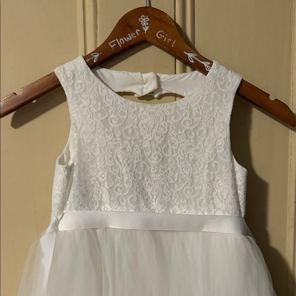David's Bridal White Lace and Tulle Kids Dress - Picture 2 of 6